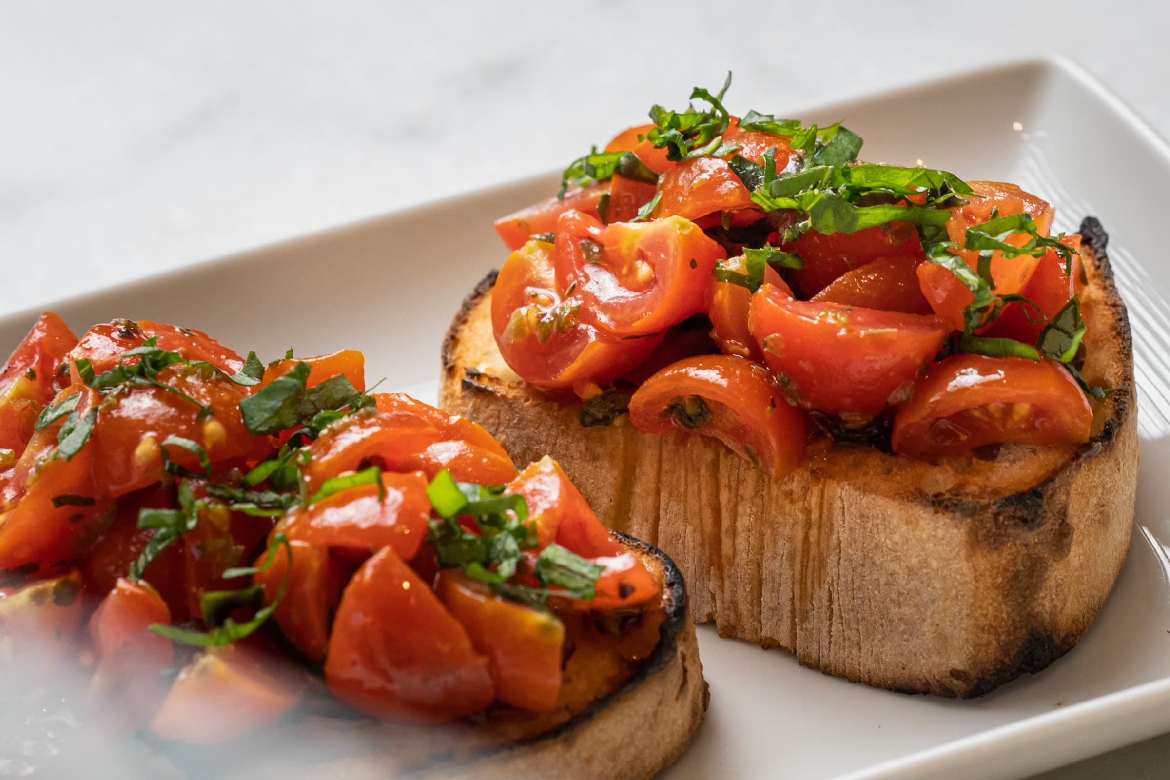 Bruschetta ai Pomodorini ou Parmigiana para abrir a refeição.