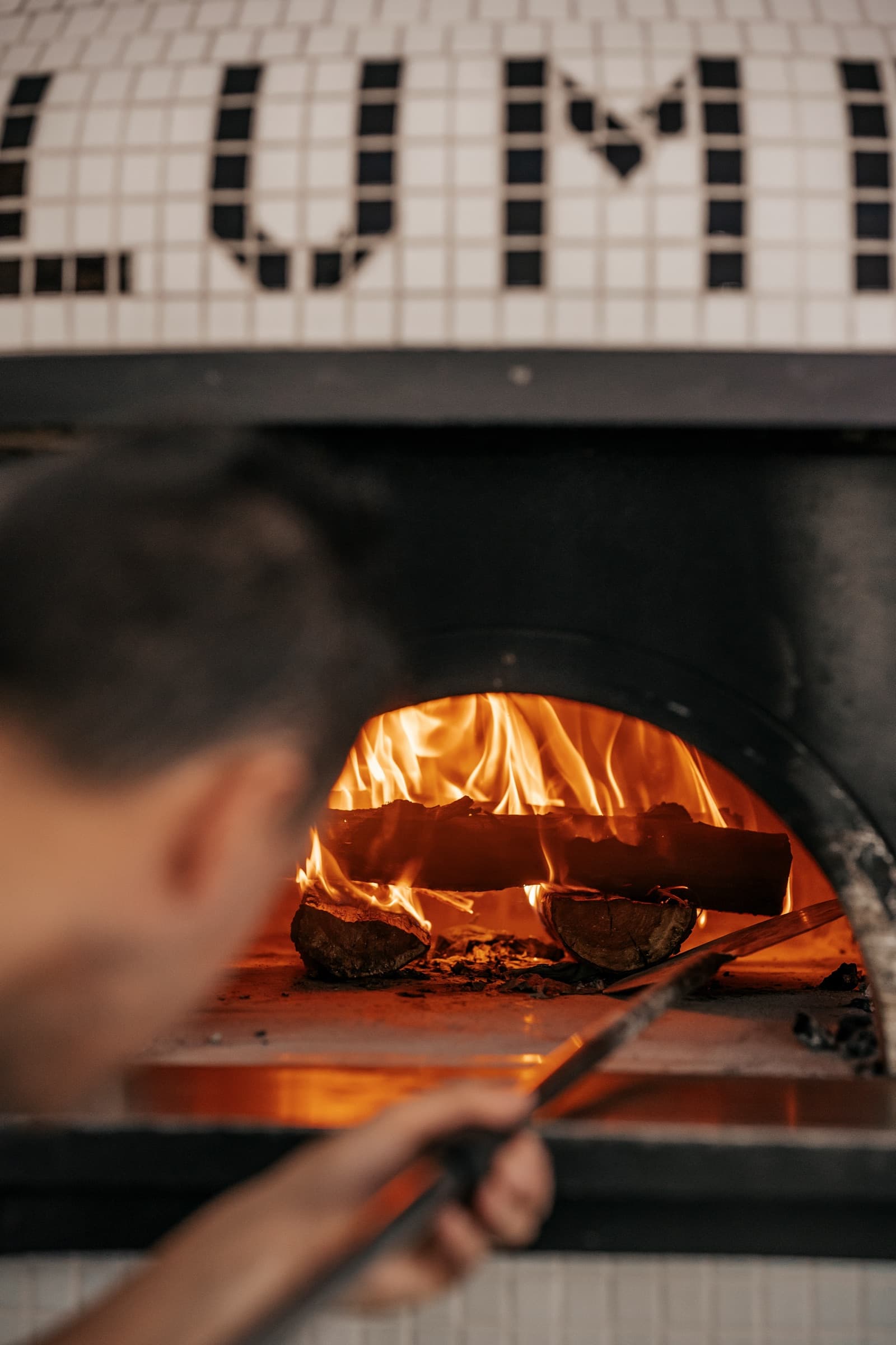 Forno napolitano a lenha da Pizzeria Lume